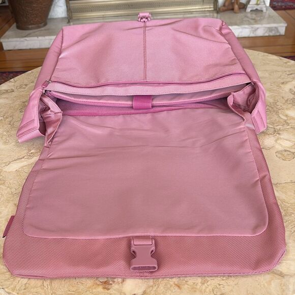 NWOT Belkin Extra Large Laptop Work Messenger Bag - Picture 9 of 16